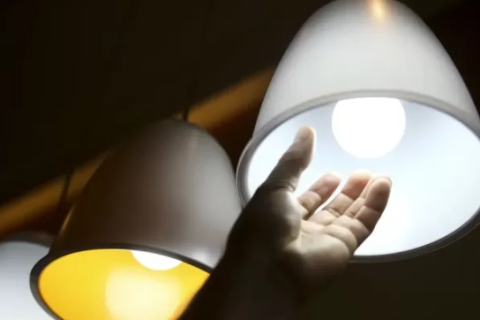 Conta de luz terá bandeira tarifária vermelha patamar 2 em agosto