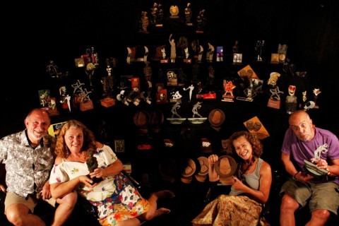 Exposição celebra 45 anos do grupo Creche na Coxia no Teatro Quintal, em Cabo Frio