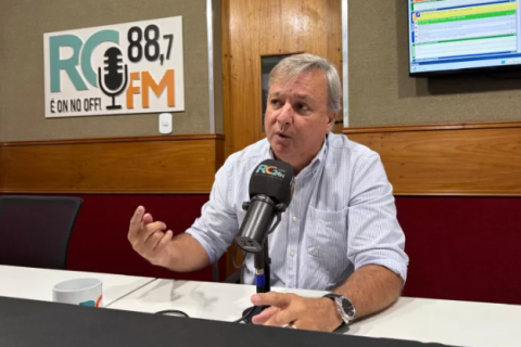 RCFM/ Prefeito de Búzios comenta situação da APAE, criação da Coordenadoria LGBTQIA+ e polêmicas políticas