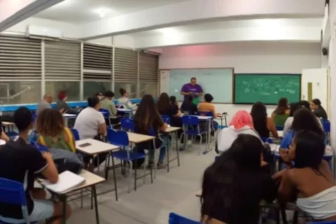 Pré-Vestibular Social Conceição Evaristo está com pré-matrícula aberta em Cabo Frio