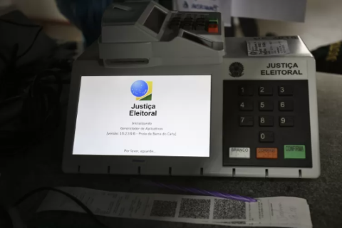 PF investiga uso de broches com câmeras para gravar votos em Cabo Frio