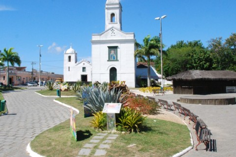 Projeto “Música na Praça” leva samba raiz à Praça da Igreja Matriz em São Pedro da Aldeia