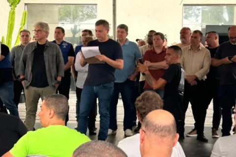 Motoristas de aplicativo e taxistas participam de audiência pública em Cabo Frio para discutir ordenamento do serviço