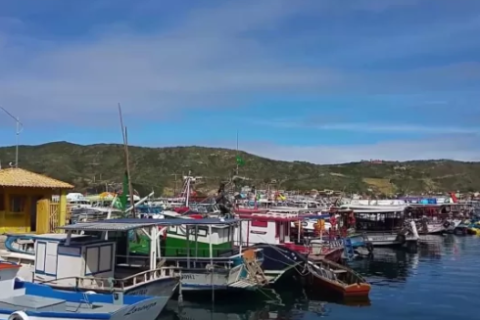 Audiência pública em Arraial suspende passeios e comércio na Marina dos Pescadores na terça (19)