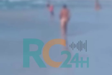 Peladão surpreende moradores e turistas na Praia das Dunas, em Cabo Frio