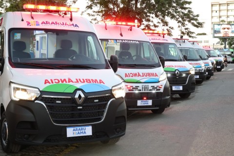 Prefeitura de Araruama investe na modernização da frota da Saúde e entrega ambulâncias com UTI móvel e novas vans