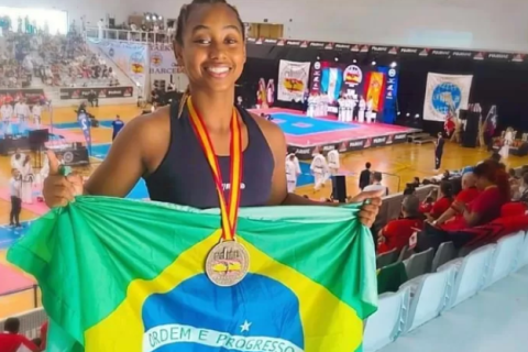 Aldeense, de 19 anos, é campeã mundial de Taekwondo, em Barcelona (ESP)