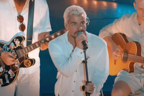 Depois de arrastar multidão com Delacruz, FLIG segue com show de Thiago Martins nesta sexta (11) em Iguaba