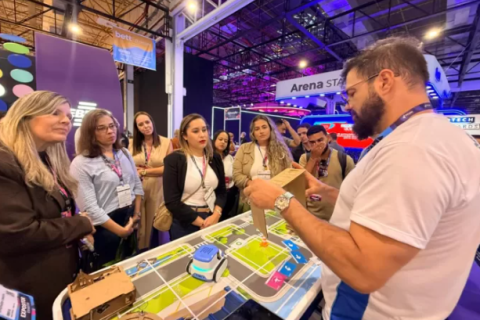 Prefeita e professores de Araruama participam da maior feira de inovação e tecnologia educacional da América Latina