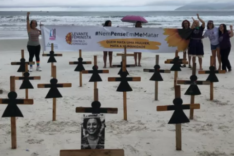 Mulheres promovem atividades no Centro e na Praia do Forte em Cabo Frio pelo Dia Internacional da Mulher