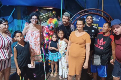 Moradores do Serviço de Residência Terapêutica participam de atividade cultural no circo
