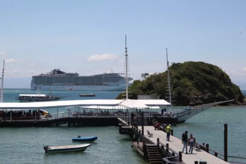 Temporada de cruzeiros movimenta Búzios com a chegada de 10 navios em novembro