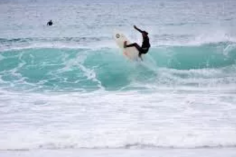 Cabo Frio recebe a primeira etapa do Talentos do Surf 2025