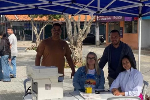 Búzios realiza cadastro de pescadores, marisqueiras e caiçaras na Praça do Inefi
