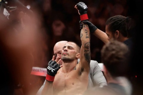 Cabista Alexandre Pantoja conquista o tetracampeonato mundial no UFC e celebra mais uma vitória para o Brasil