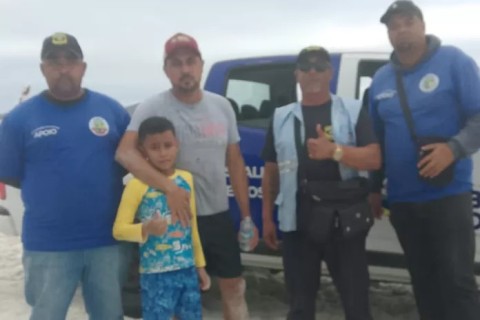 Criança perdida é encontrada por equipe de fiscalização na Praia do Forte, em Cabo Frio