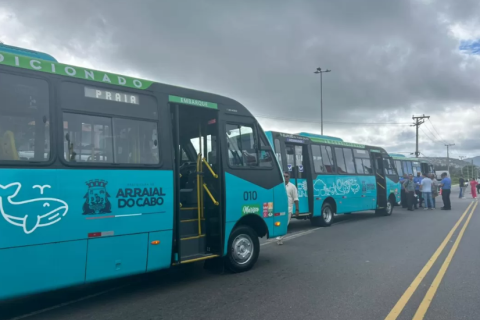 Arraial do Cabo coloca novos ônibus em circulação e inicia nova fase do transporte público com tarifa a R$ 2