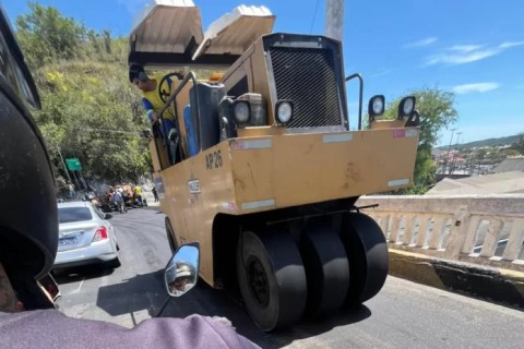 Obra de recapeamento causa lentidão no trânsito na Avenida Wilson Mendes nesta quinta (11) em Cabo Frio