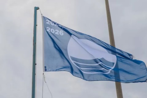 Peró celebra renovação da Bandeira Azul e abertura da temporada 2025/2026 em Cabo Frio