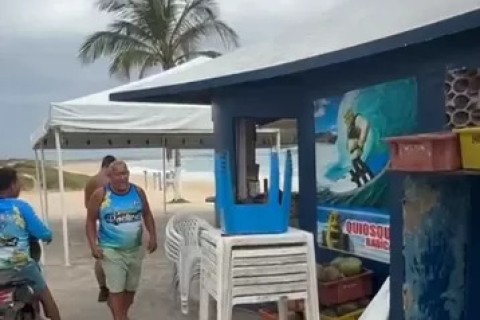 Quiosques da Praia do Peró enfrentam falta de energia há três dias em Cabo Frio