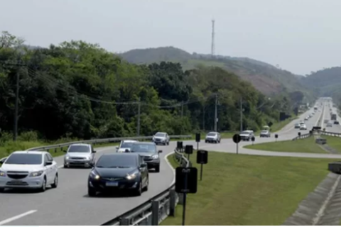 Movimento para a Região dos Lagos deve ultrapassar 161 mil veículos na ViaLagos durante o Corpus Christi