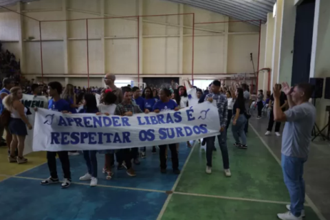 Abertura dos Jogos Estudantis de Cabo Frio reúne centenas de estudantes em celebração ao esporte