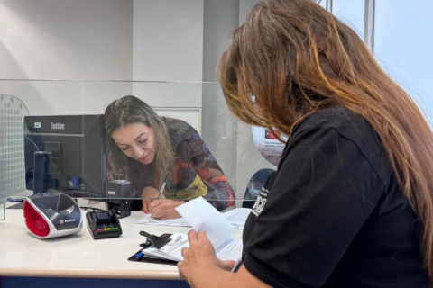 Procon aldeense fiscaliza atendimento ao público em instituições bancárias