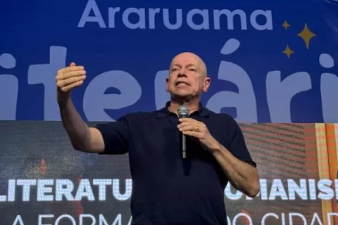 Leandro Karnal lota a tenda principal no terceiro dia da Araruama Literária