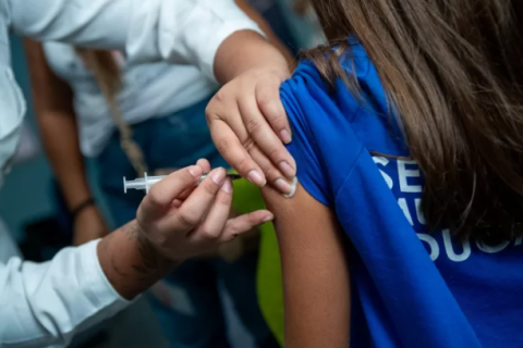 Cabo Frio oferece dose única da vacina contra HPV para adolescentes de 15 a 19 anos que não foram imunizados