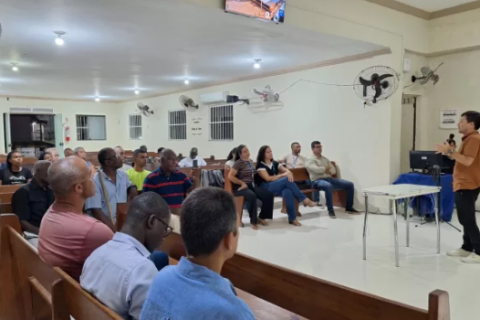 Encontro com moradores detalha obra de implantação da rede de esgoto em Botafogo, em São Pedro da Aldeia