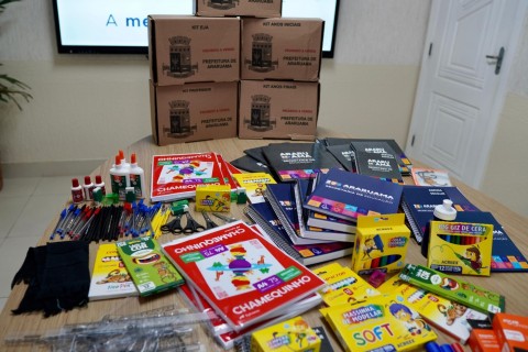 Prefeitura de Araruama inicia entrega de kits escolares para alunos da rede municipal