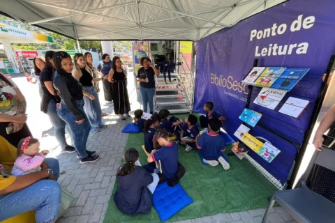 BiblioSesc chega a Arraial do Cabo trazendo livros e histórias para todos os gostos