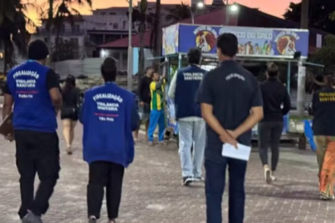 Vigilância Sanitária de Cabo Frio fiscaliza comércio de alimentos na Praça da Cidadania