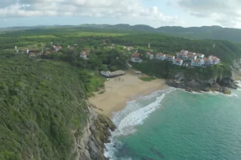 Praia das Caravelas, em Búzios, inicia candidatura para temporada Bandeira Azul 2026/2027