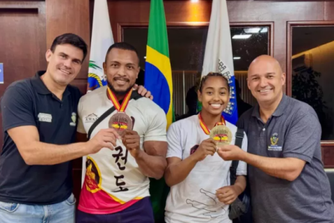 Prefeito Fábio do Pastel recebe atletas aldeenses medalhistas no Mundial de Taekwondo