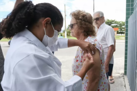 Saquarema reforça vacinação contra a Influenza com caminhão da saúde em Bacaxá