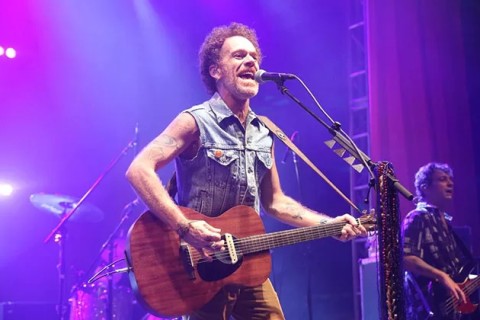 Iguaba Grande celebra 30 anos com show inédito de Nando Reis