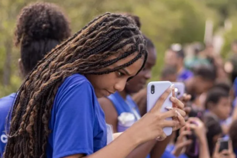 Prefeitura de Cabo Frio abre exposição “Clique Migratório” com fotografias de alunos da rede municipal