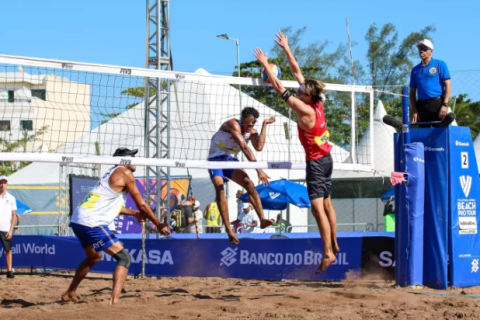Búzios lança aulas de Vôlei de Praia como nova opção esportiva gratuita para a população