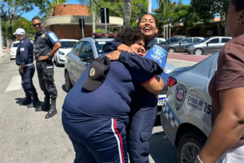 Aluna realiza sonho e comemora aniversário com viatura em Arraial do Cabo