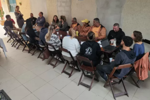 Reunião discute implantação do Programa Bandeira Azul no Pontal do Peró, em Cabo Frio