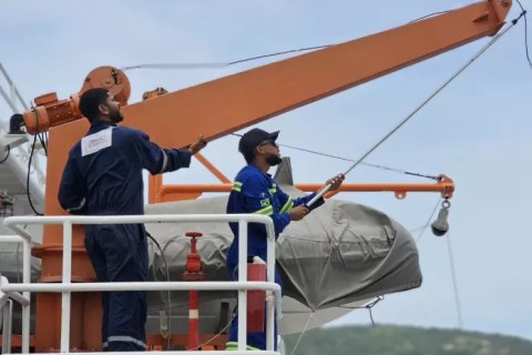 Navio da UERJ aporta em Arraial do Cabo para fortalecer pesquisas ambientais