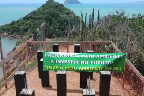 Moradores e ativistas protestam contra obras no Mirante do Pai Vitório em Búzios