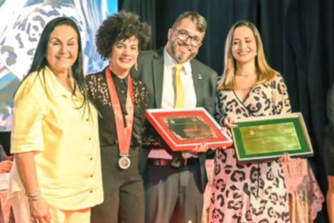 Entrega de títulos e medalhas marca cerimônia pelo Dia Internacional da Mulher em Araruama