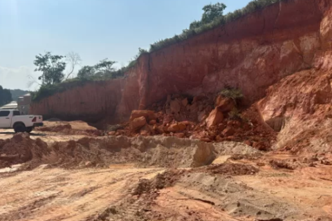 Inea autua proprietário por extração mineral ilegal em área próxima a parque estadual em Saquarema