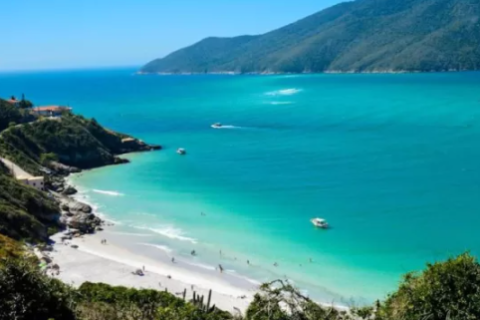 Praia de Arraial do Cabo é eleita uma das 50 melhores do planeta