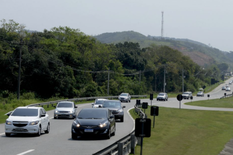 Mais de 157 mil veículos devem passar pela RJ-124 durante feriado de Corpus Christi