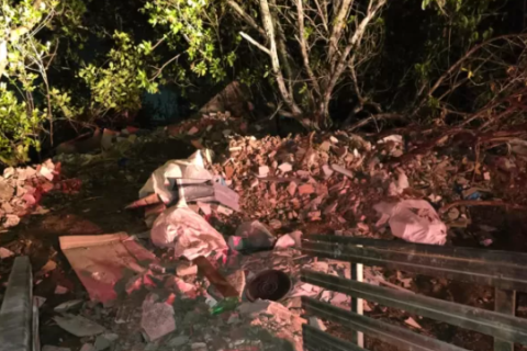Descarte irregular em mangue de Cabo Frio resulta em autuação e multa ambiental