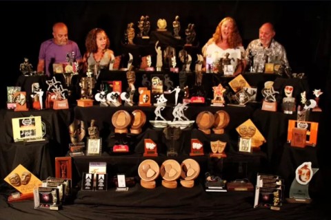 Exposição celebra 45 anos do grupo Creche na Coxia no Teatro Quintal, em Cabo Frio