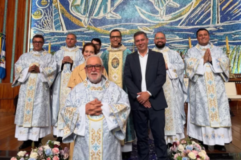 Prefeito Dr. Serginho participa de missa em homenagem à padroeira de Cabo Frio
